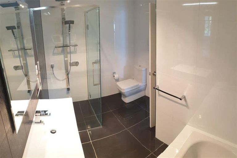Photo of property in 32 Becker Drive, Weymouth, Auckland, 2103