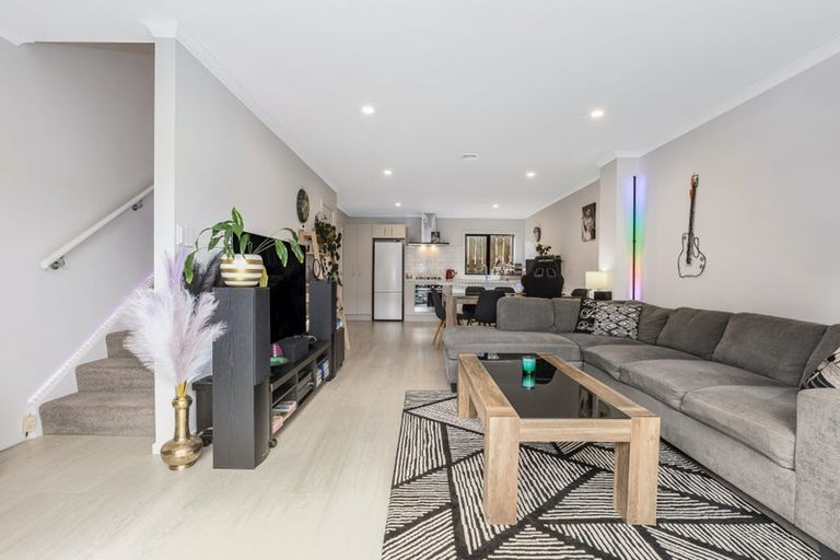 Photo of property in 9u7 Surrey Street, Tawa, Wellington, 5028