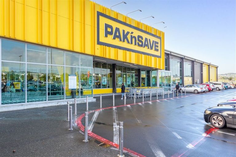 Photo of property in 16 Frank Bunce Grove, Flat Bush, Auckland, 2019