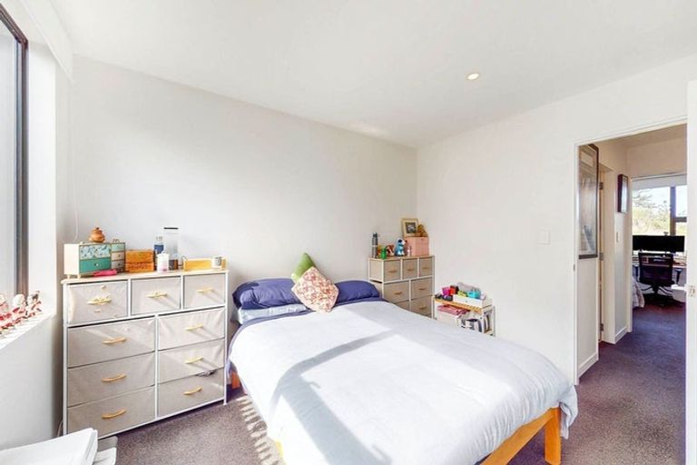 Photo of property in 39 Rua Kai Way, Brooklyn, Wellington, 6021