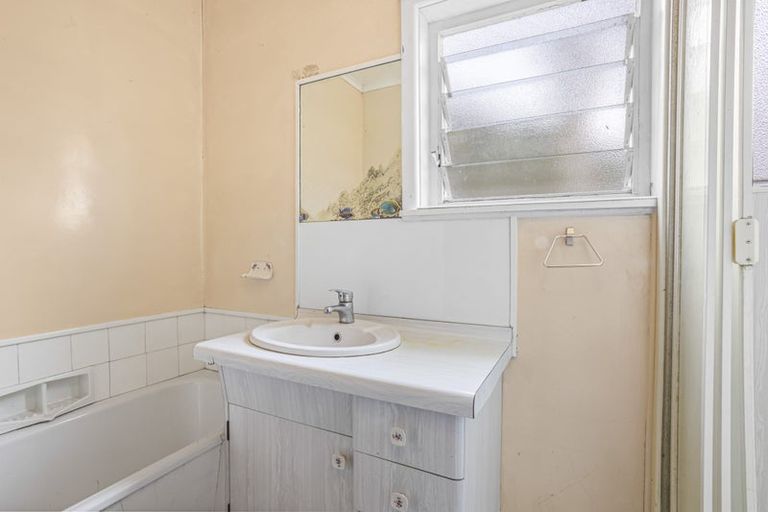 Photo of property in 59 Sylvan Avenue, Northcote, Auckland, 0627