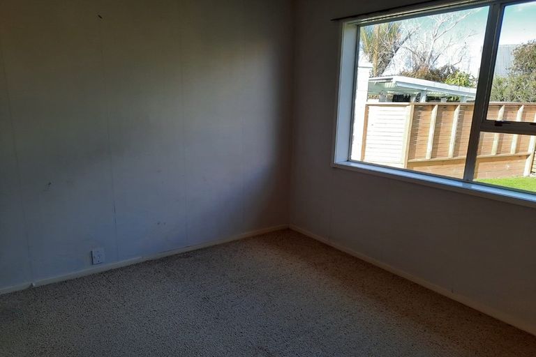 Photo of property in 1/48 Halberg Street, Glenfield, Auckland, 0629