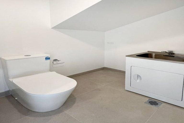 Photo of property in 70 Rauemi Way, Te Atatu South, Auckland, 0610