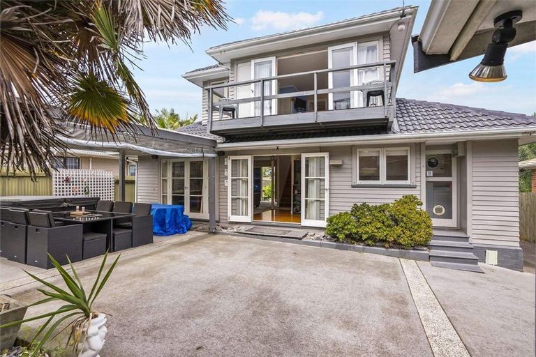 Photo of property in 37 Strid Road, Te Atatu South, Auckland, 0610
