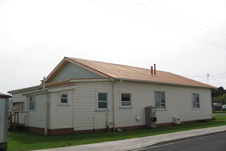 Photo of property in 37 Blake Street, Waitara, 4320