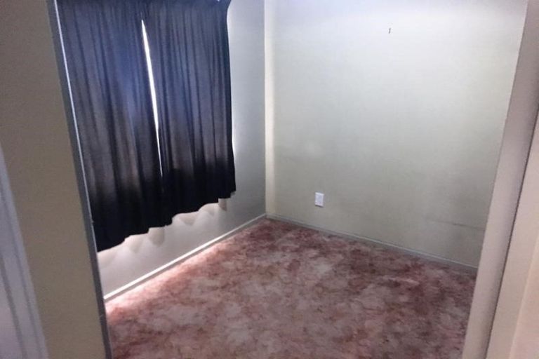 Photo of property in 3199 Great North Road, New Lynn, Auckland, 0600