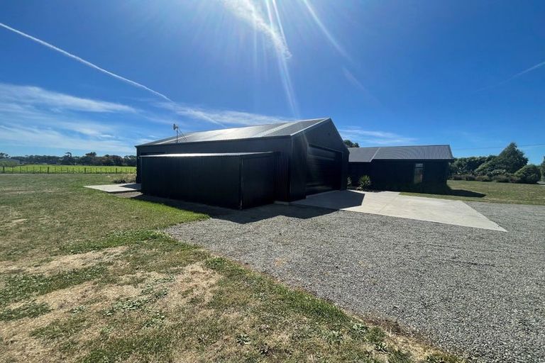 Photo of property in 450 Waitara Road, Huirangi, New Plymouth, 4373