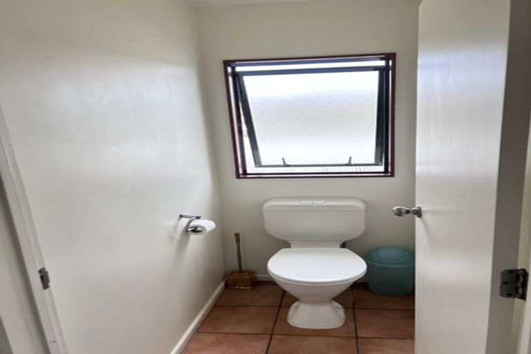 Photo of property in 7 Loughanure Place, Massey, Auckland, 0614