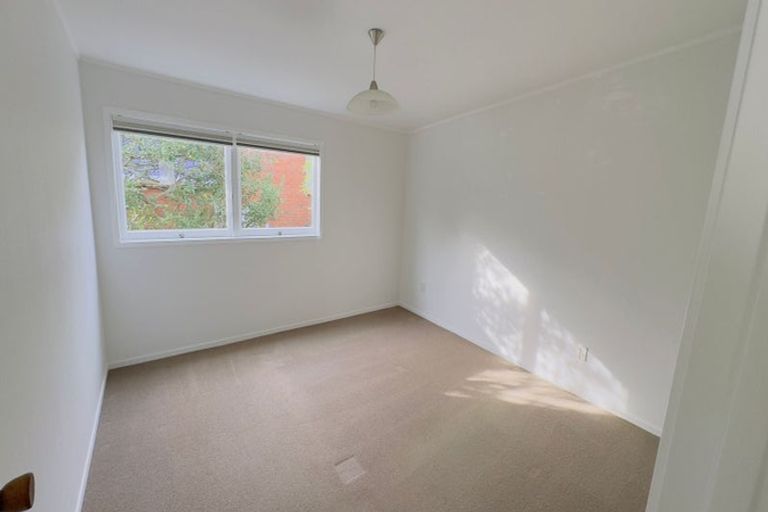 Photo of property in 247 Forrest Hill Road, Forrest Hill, Auckland, 0620