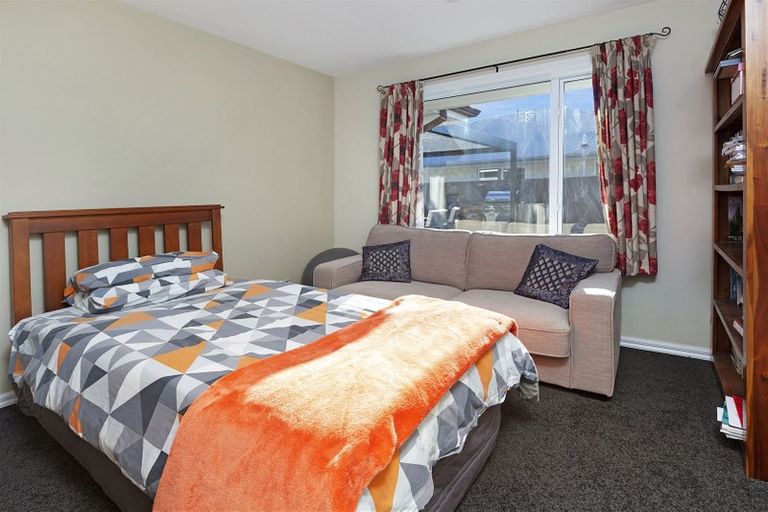 Photo of property in 17 Pimlico Place, Rangiora, 7400