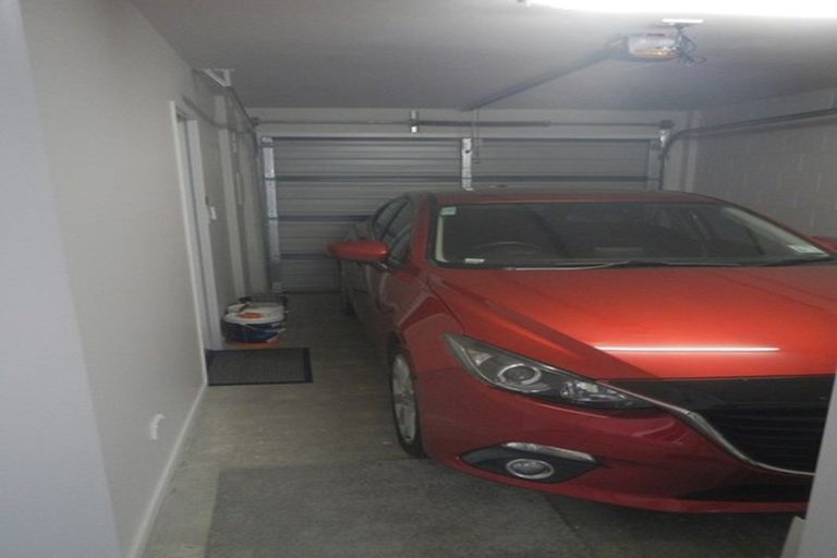 Photo of property in Pirie Street Townhouses, 32/35u Pirie Street, Mount Victoria, Wellington, 6011