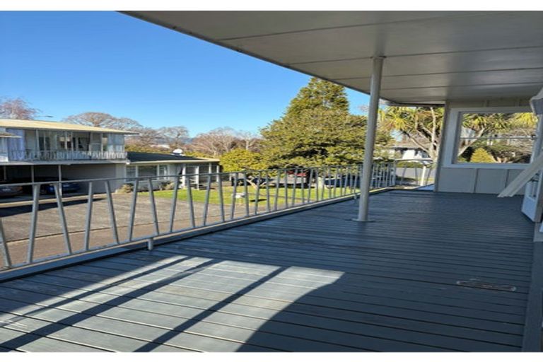 Photo of property in 2 Te Awe Awe Court, Hokowhitu, Palmerston North, 4410