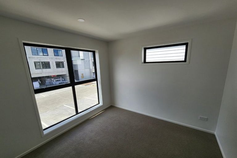 Photo of property in 24 Rauemi Way, Te Atatu South, Auckland, 0610