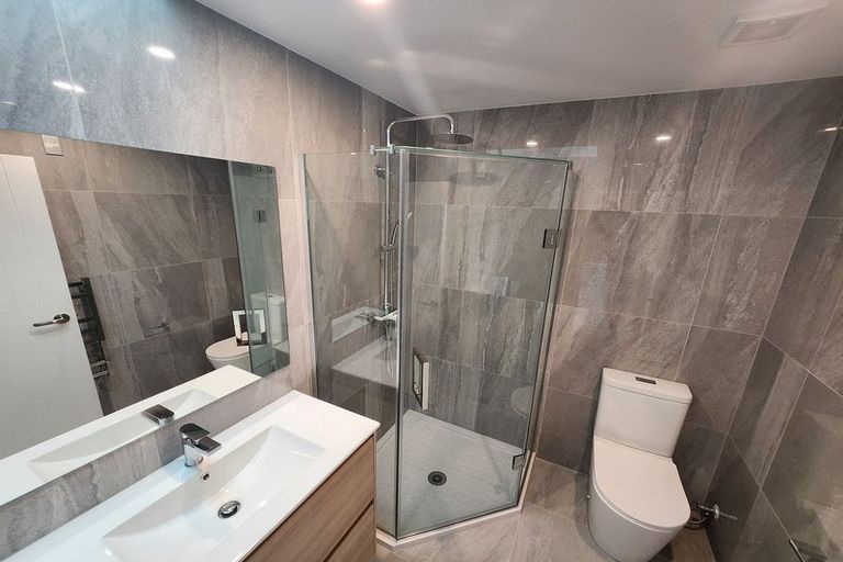 Photo of property in 105 Trias Road, Totara Vale, Auckland, 0629