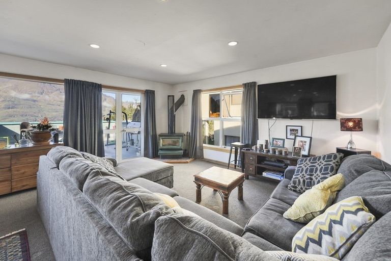 Photo of property in 18 Dart Place, Fernhill, Queenstown, 9300