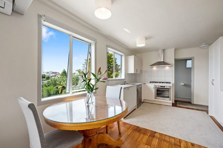 Photo of property in 15 Moffat Road, Red Beach, 0932