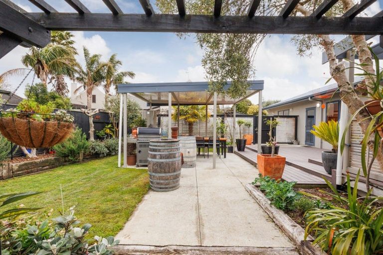 Photo of property in 23 Abby Road, Fitzherbert, Palmerston North, 4410