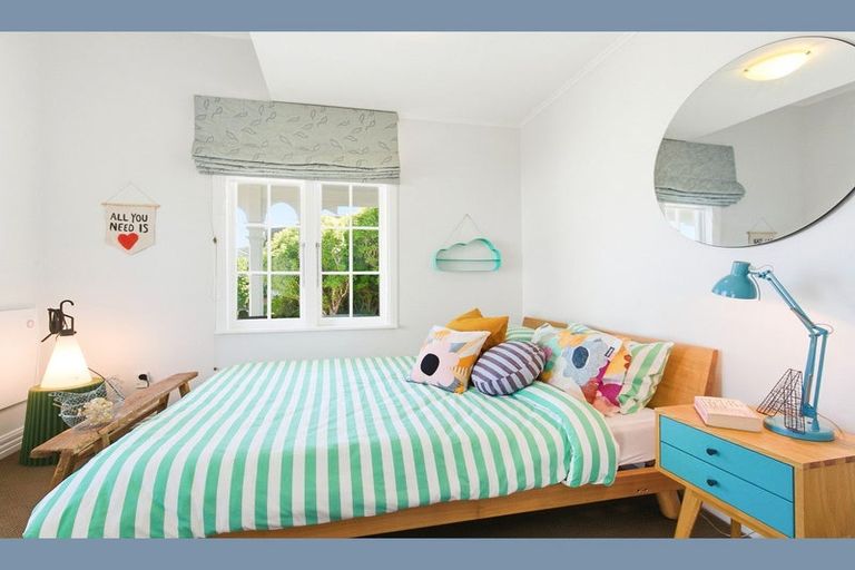 Photo of property in 15 Lucknow Terrace, Khandallah, Wellington, 6035