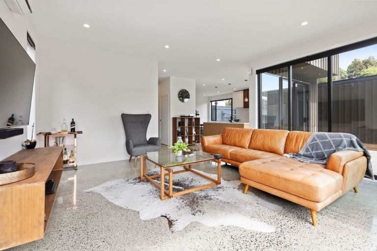 Photo of property in 70b Colwill Road, Massey, Auckland, 0614