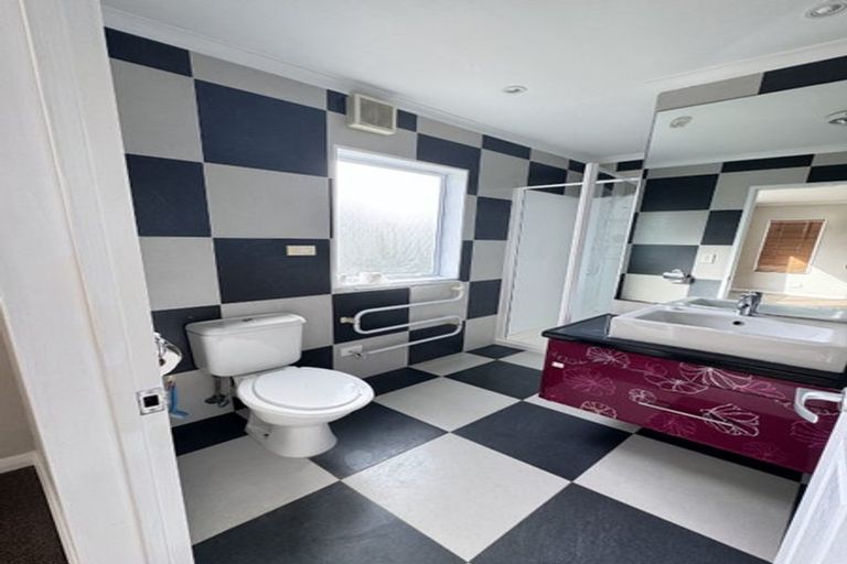 Photo of property in 286 East Coast Road, Forrest Hill, Auckland, 0620