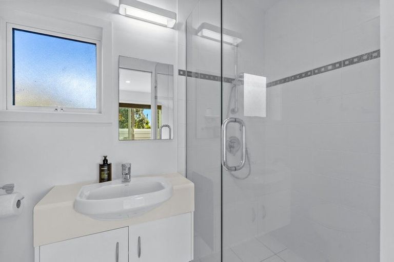 Photo of property in 127 Browns Bay Road, Browns Bay, Auckland, 0630
