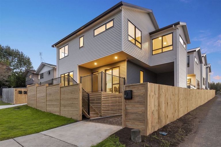 Photo of property in 51a Reynella Drive, Massey, Auckland, 0614