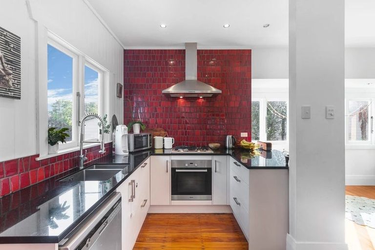 Photo of property in 4078a Great North Road, Glen Eden, Auckland, 0602