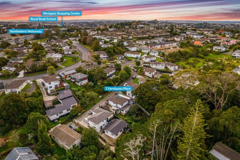 Photo of property in 7 Fernhaven Place, Massey, Auckland, 0614