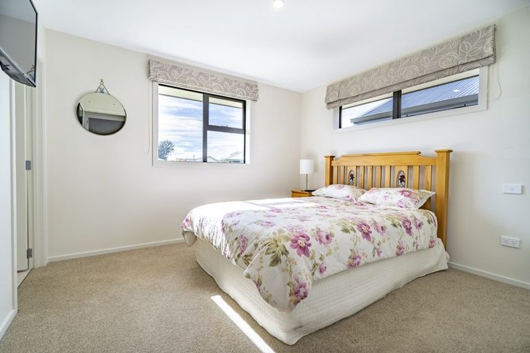 Photo of property in 10 Pop Andrew Drive, Te Anau, 9600