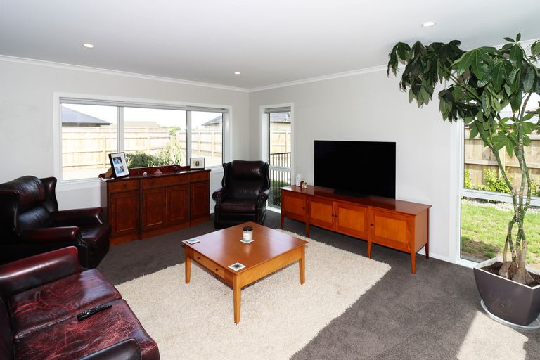 Photo of property in 60 Feist Street, Carterton, 5713