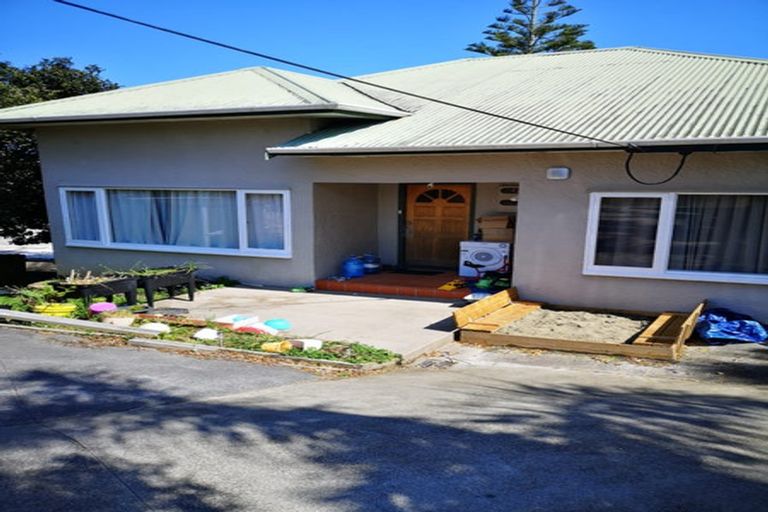 Photo of property in 43 Pleasant Road, Glen Eden, Auckland, 0602