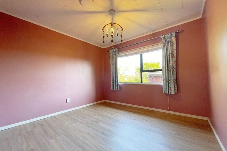 Photo of property in 1/294 West Coast Road, Glen Eden, Auckland, 0602