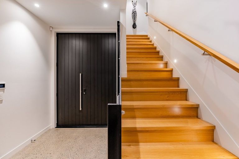 Photo of property in 11 Laguna Place, Matakatia, Whangaparaoa, 0930