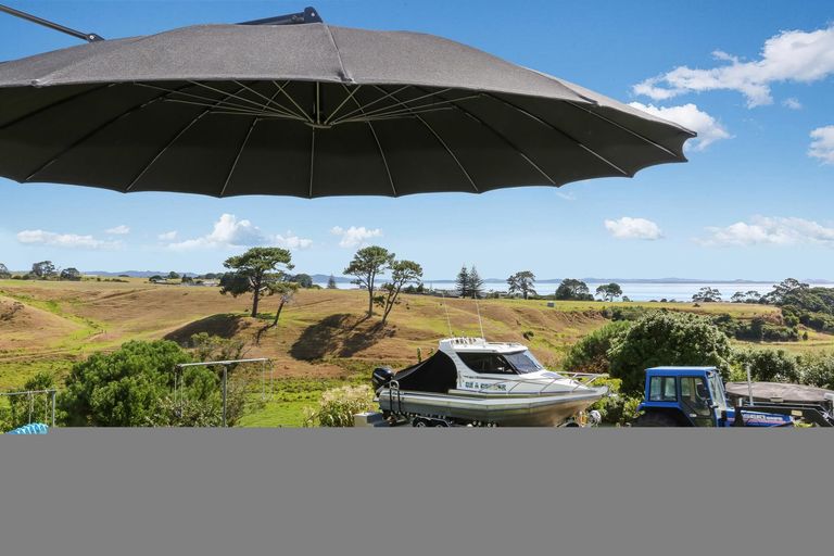 Photo of property in 481b Grahams Beach Road, Manukau Heads, Waiuku, 2684