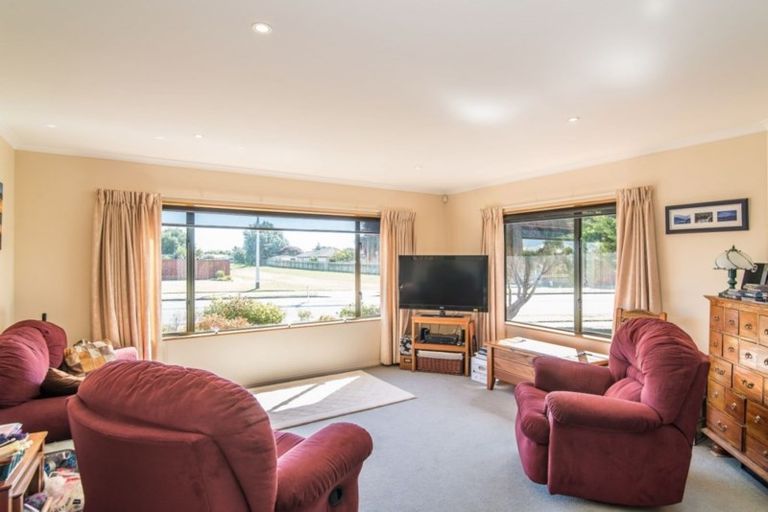 Photo of property in 139 Guildford Drive, Paraparaumu Beach, Paraparaumu, 5032
