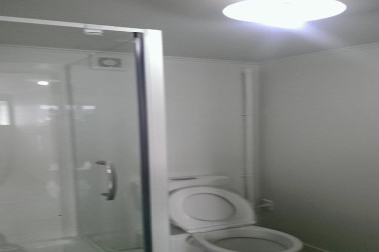 Photo of property in 10 Bishop Street, Green Bay, Auckland, 0604