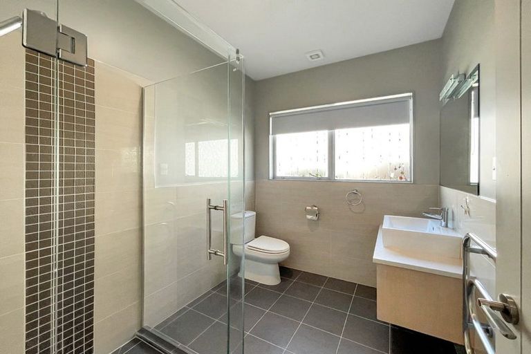 Photo of property in 8 Mana Lane, Pinehill, Auckland, 0632