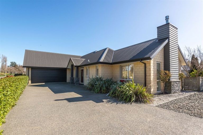 Photo of property in 32 Hakatere Road, Pegasus, 7612
