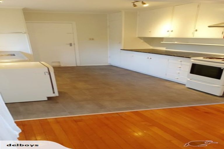 Photo of property in 18 Bond Crescent, Forrest Hill, Auckland, 0620