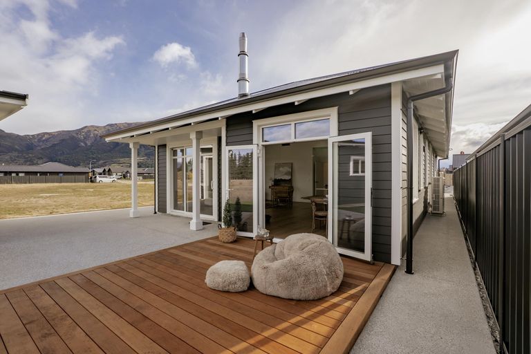 Photo of property in 105 Burdon Loop, Lake Hawea, 9382