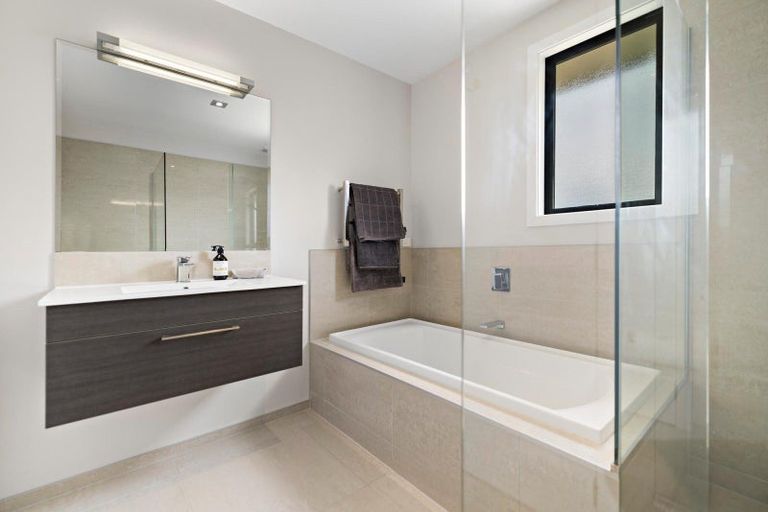 Photo of property in 4 Kinross Lane, Jacks Point, Queenstown, 9371