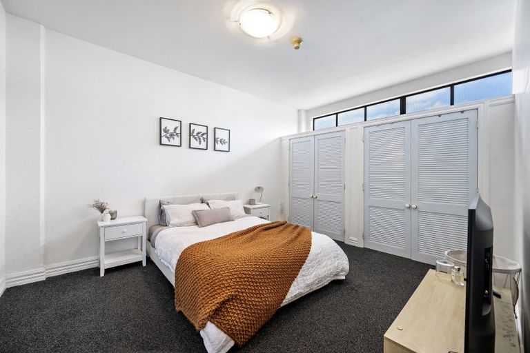 Photo of property in Endeavour Apartments, 11/125u Thorndon Quay, Pipitea, Wellington, 6011