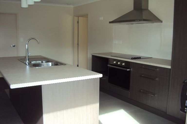Photo of property in 16 Iris Place, Grandview Heights, Hamilton, 3200