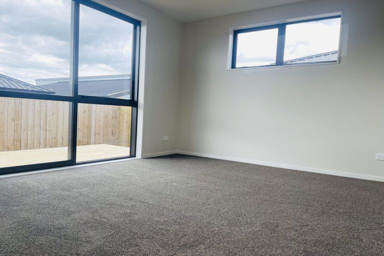 Photo of property in 17 Cronshaw Road, Karaka, 2113