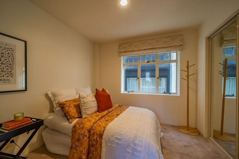 Photo of property in 4/154 Oriental Parade, Oriental Bay, Wellington, 6011