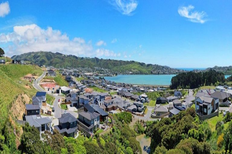 Photo of property in 10 Hanmer Cove, Aotea, Porirua, 5024