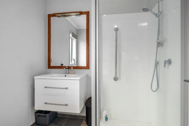 Photo of property in 5 Minerva Avenue, Helensville, 0800