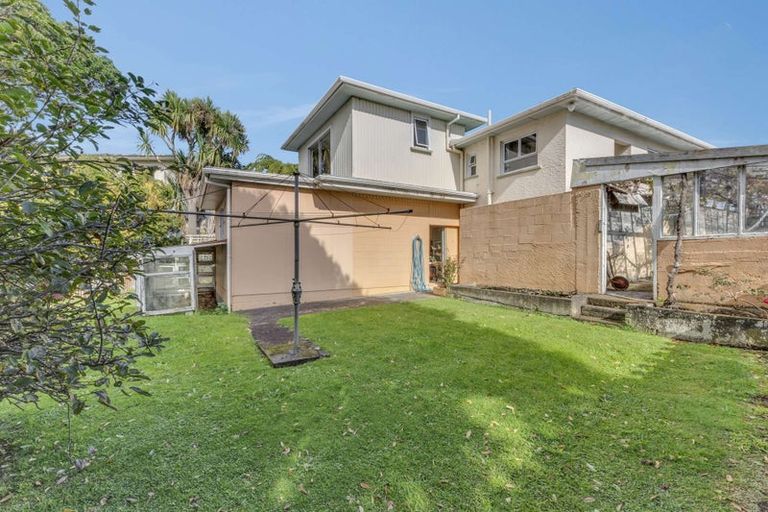 Photo of property in 27 South Road, Moturoa, New Plymouth, 4310