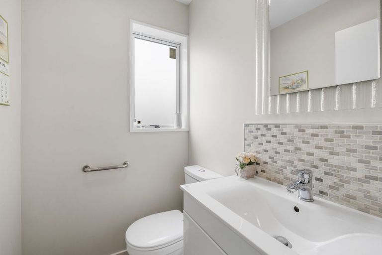 Photo of property in 33 Glenburn Place, Avonhead, Christchurch, 8042