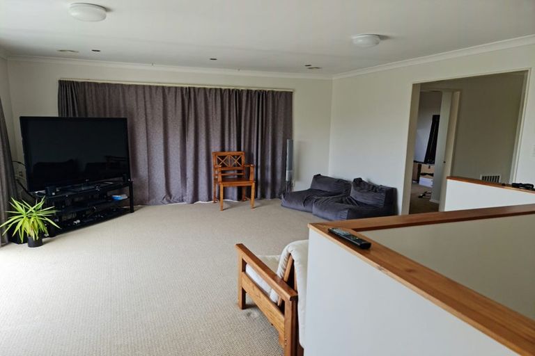 Photo of property in 140 Glanmire Road, Newlands, Wellington, 6037